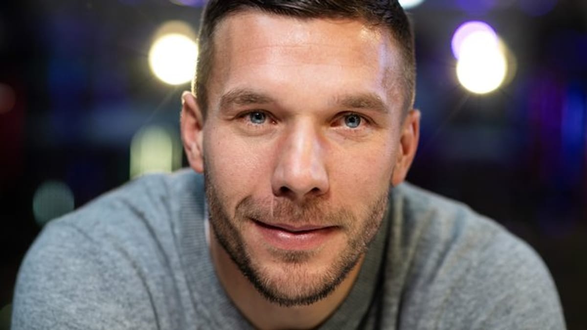 FC Köln: Podolski stellt Weltrekord mit Pokalsiegen in fünf Ländern auf